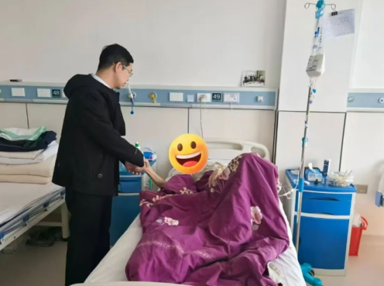 哈尔滨市第二医院院长齐迹在香坊院区探望患者 哈尔滨市第二医院院长齐迹在香坊院区探望患者