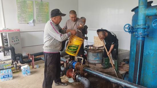 莽格吐村更换水罐锰砂滤料 莽格吐村更换水罐锰砂滤料
