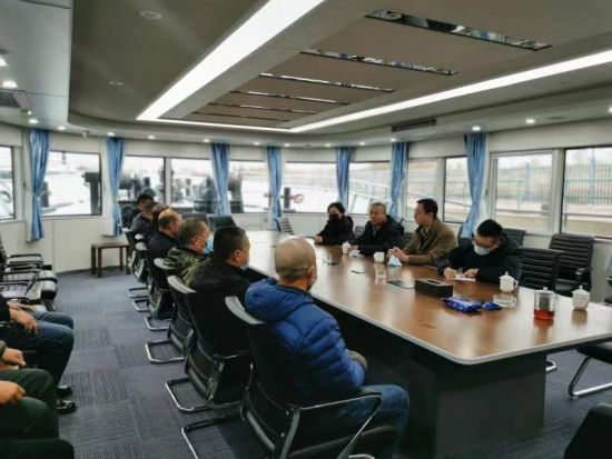 哈尔滨海事局陈加强局长到前方综合基地检查引导海巡艇卧坞工作