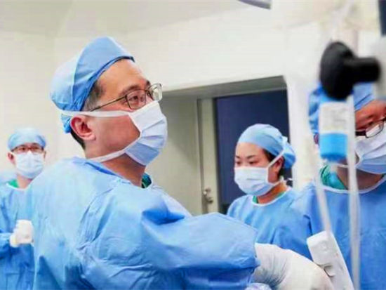黑龍江省醫院非插管全麻胸腔鏡下救治雙肺毀損肺、左肺多發小結患者
